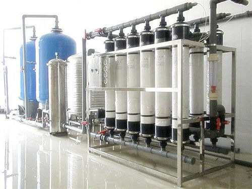 大型的純凈水設(shè)備怎么才能清洗干凈