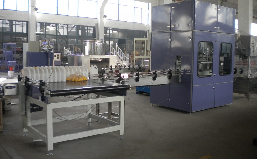 潤滑油行業(yè)--潤滑油全自動灌裝機(jī)